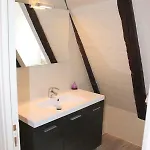 Introvigne Nyaraló *
